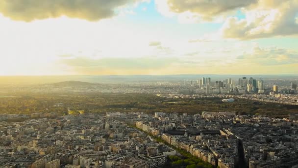 Incredibile vista dalla cima della torre Eiffel al tramonto — Video Stock