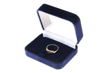 nişan alyans içinde üstünde kadife kutu