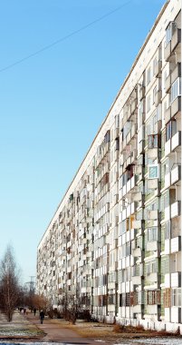 çok uzun blok daire ev banliyösü