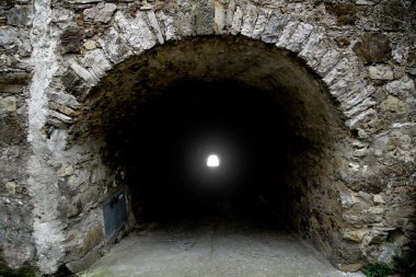 Tünelin sonunda parlak ışık