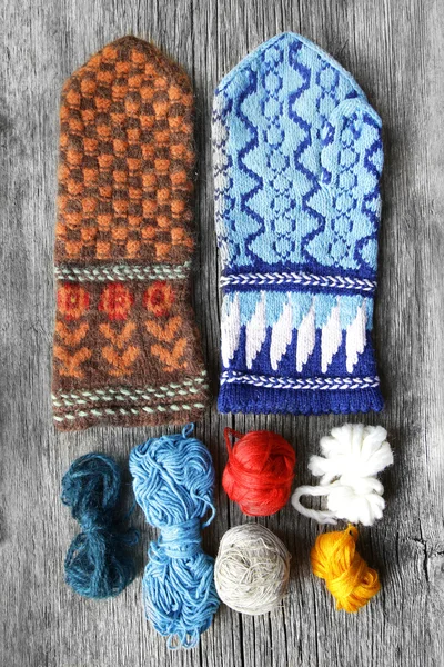 Mittens yapma iplik topları renkli takım çalışması