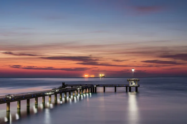 Sunrise over the sea bridge in Burgas bay — Stock Photo, Image