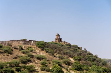Jaipur, Rajasthan 'daki Aravalli sıradağlarındaki Amer Kalesi' nin bir kısmının görüntüsü