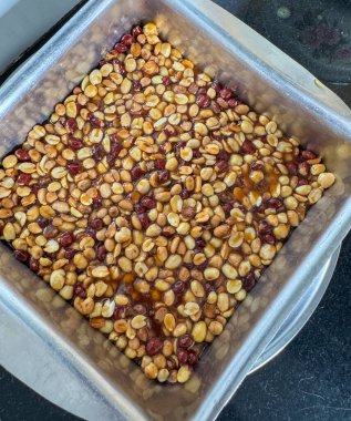 Fıstık Chikki, Jaggery 'den yapılmıştır.