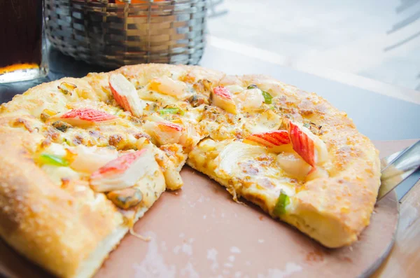 Pizza frutti di mare gustosi — Foto Stock