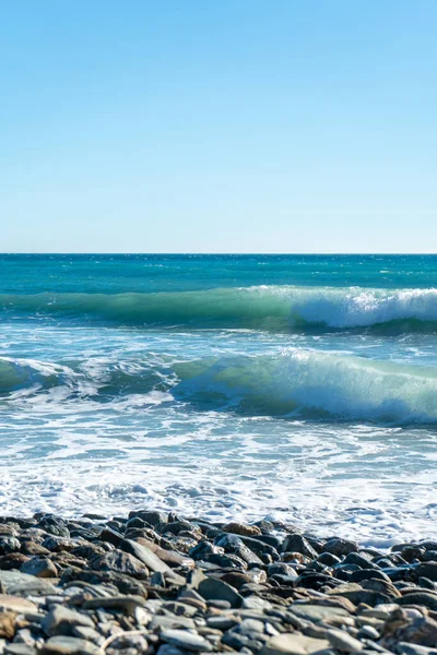 Coastline Rocks Blue Sky Incoming Waves Summer — Stock Photo, Image