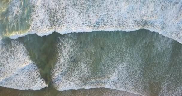 Вид Повітря Прибережну Ділянку Наближенням Хвиль Розриву — стокове відео