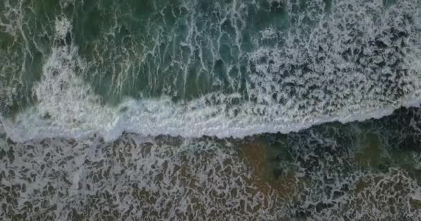 带着即将到来的海浪和白色浪花的大西洋空中景观 — 图库视频影像