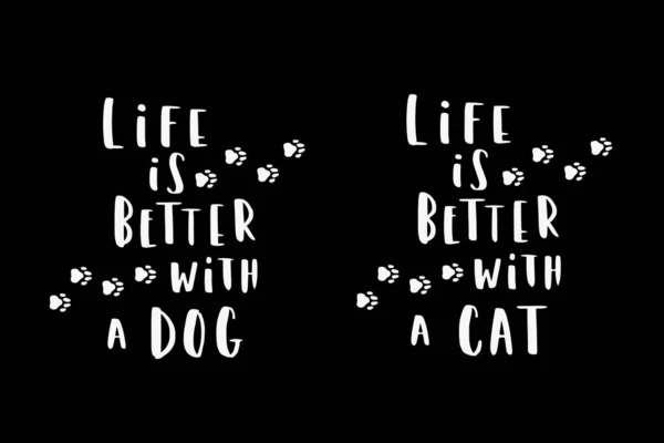 Кошка и собака фраза черно-белый плакат. Вдохновляющие цитаты о котах, собаках и домашних животных. Ручные фразы для плаката, типографский дизайн для футболки — стоковый вектор