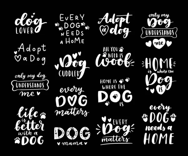Hundeadopsjonsuttrykk svart og hvit plakat. Inspirerende sitater om husdyradopsjon. Håndskrevne fraser for plakater, hundeadopsjonsbrev. Adoptere hund. – stockvektor