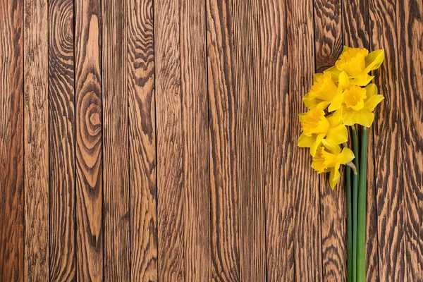 Flori de primăvară pe fundal din lemn — Fotografie, imagine de stoc