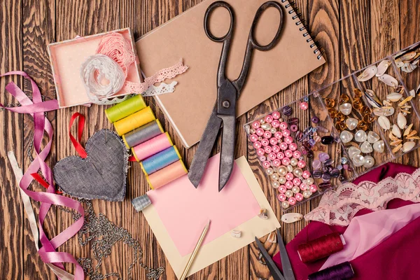 Set for needlework placed on a wooden background, materials and tools.Top view. — Stock Photo, Image