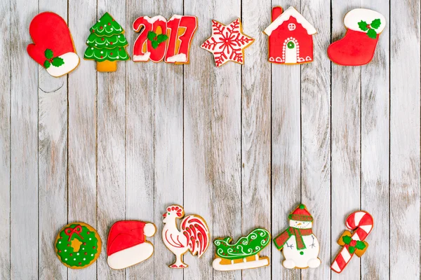 Christmas colorful gingerbread cookies on white wooden background. — Stock Photo, Image