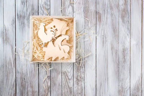Caja de Navidad de decoración de madera. Celebración de Navidad. Vista desde arriba con espacio de copia . — Foto de Stock
