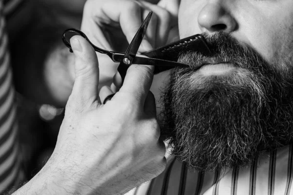 Barbeiro Tosquiar Barba Para Homem Barbearia Perto Barbearia Vintage Barba — Fotografia de Stock