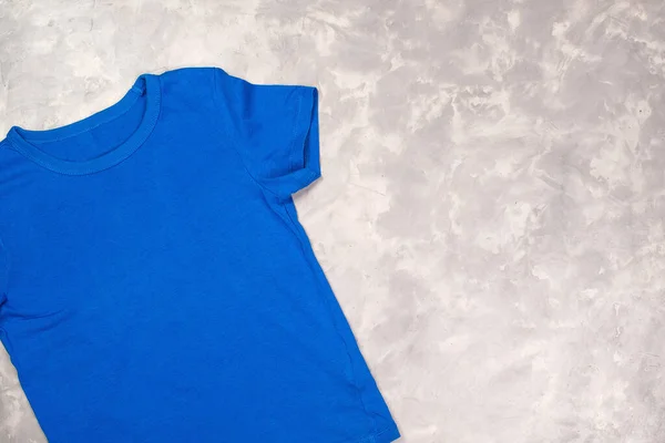 Niebieska Koszulka Miejscem Ksero Shirt Makieta Płaski Leżak Nowoczesne Tło — Zdjęcie stockowe
