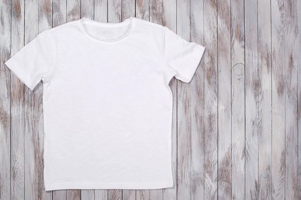 Biała Koszulka Powierzchnią Kopiowania Shirt Makieta Płaski Leżak Stylowe Drewniane — Zdjęcie stockowe