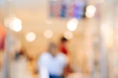 Bulanık alışveriş merkezi geçmişi. Mağazadaki insanların yaşam tarzlarının soyut bulanık arkaplanı. Modern alışveriş merkezi. Bokeh ile bulanık arkaplanı kaydet.
