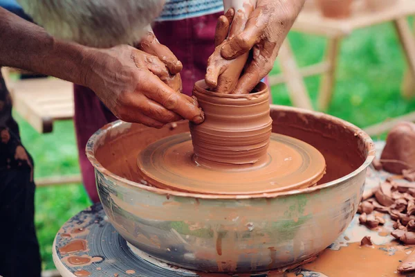 Padre Figlio Che Fanno Pentole Ceramica Famiglia Che Lavora Alla — Foto Stock