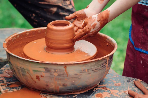 Padre Figlio Che Fanno Pentole Ceramica Famiglia Che Lavora Alla — Foto Stock