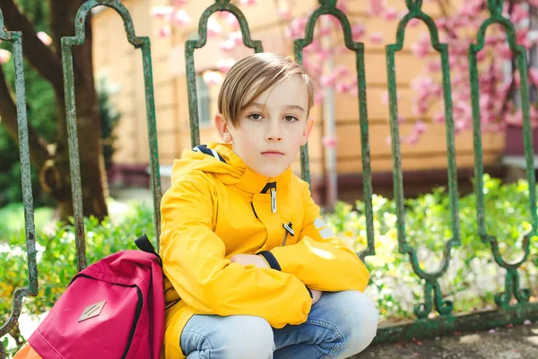 Ritratto All Aperto Studente Felice Con Zaino Giovane Studente Inizio — Foto Stock