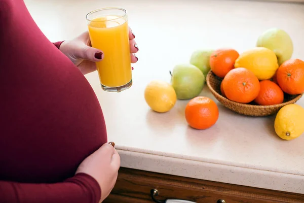 Ciężarna Kobieta Kuchni Zdrowym Jedzeniem Zdrowe Odżywianie Dieta Czasie Ciąży — Zdjęcie stockowe