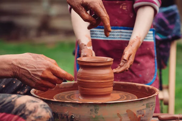 Padre Figlio Che Fanno Pentole Ceramica Famiglia Che Lavora Alla — Foto Stock
