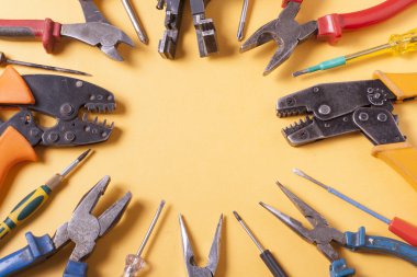 Elektrik araç kümesi. Mühendislik çalışmaları, enerji kavramı için aksesuarlar.