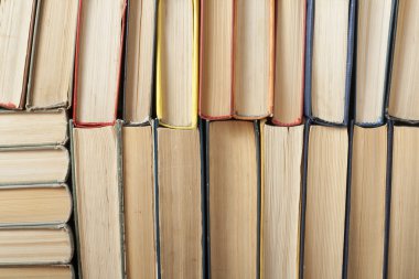 Renkli kitap yığını. Eğitim arka plan. Okula dönüş. Metin için yer kopyalayın.