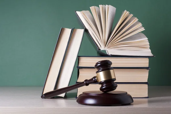 Law concept - Book with wooden judges gavel on table in a courtroom or enforcement office. — Stock Photo, Image