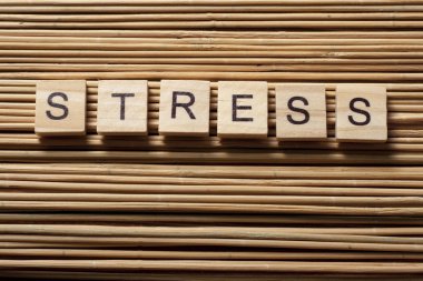 Stres kelime, ahşap arka plan ağaç abc küp üzerinde yazılı