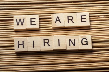 Metin, ahşap arka plan ağaç abc küp üzerinde işe vardır