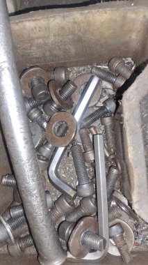 Bir arabaya yaklaş.