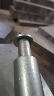 Metal saplı metal saplı.