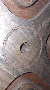 Eski paslı metal boru