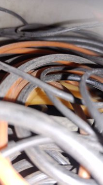 Elektrik kabloları ve kabloları