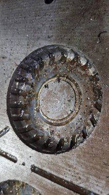 Eski paslı metal boru