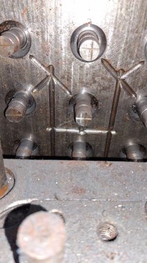 Eski paslı metal boru