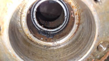 Bir araba tekerleğini kapat.