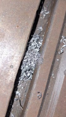 Çizik ve çatlaklarla metal doku