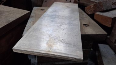 Fabrikada metal ve çelik levha