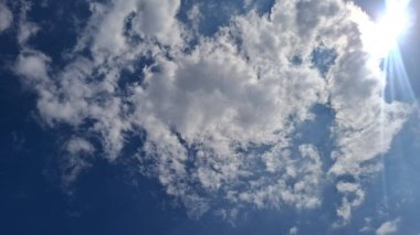 Bulutlu güzel gökyüzü, atmosfer