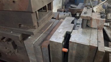 Metal üretimi için bir makine