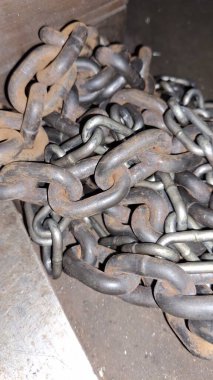 Büyük demir zincir zinciri.