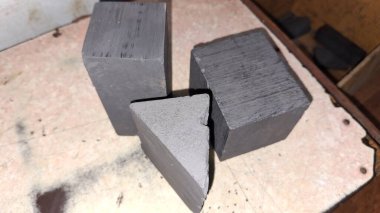 Eski paslı metal boru