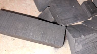 siyah ve beyaz karo yığını