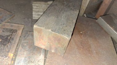 Eski paslı demir boru