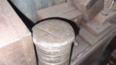 Çatıda paslı boru