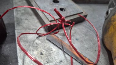 Metal bir zinciri kapat