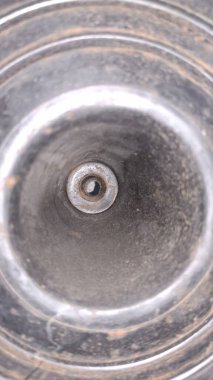 Bir arabanın kapanışı.